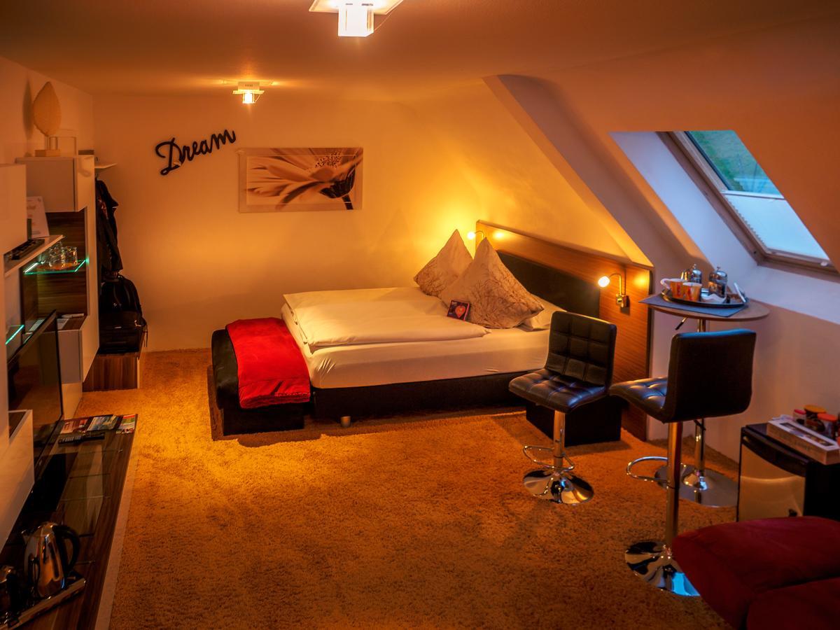 Gaestezimmer Im Haus Am Wald フロイデンシュタット エクステリア 写真