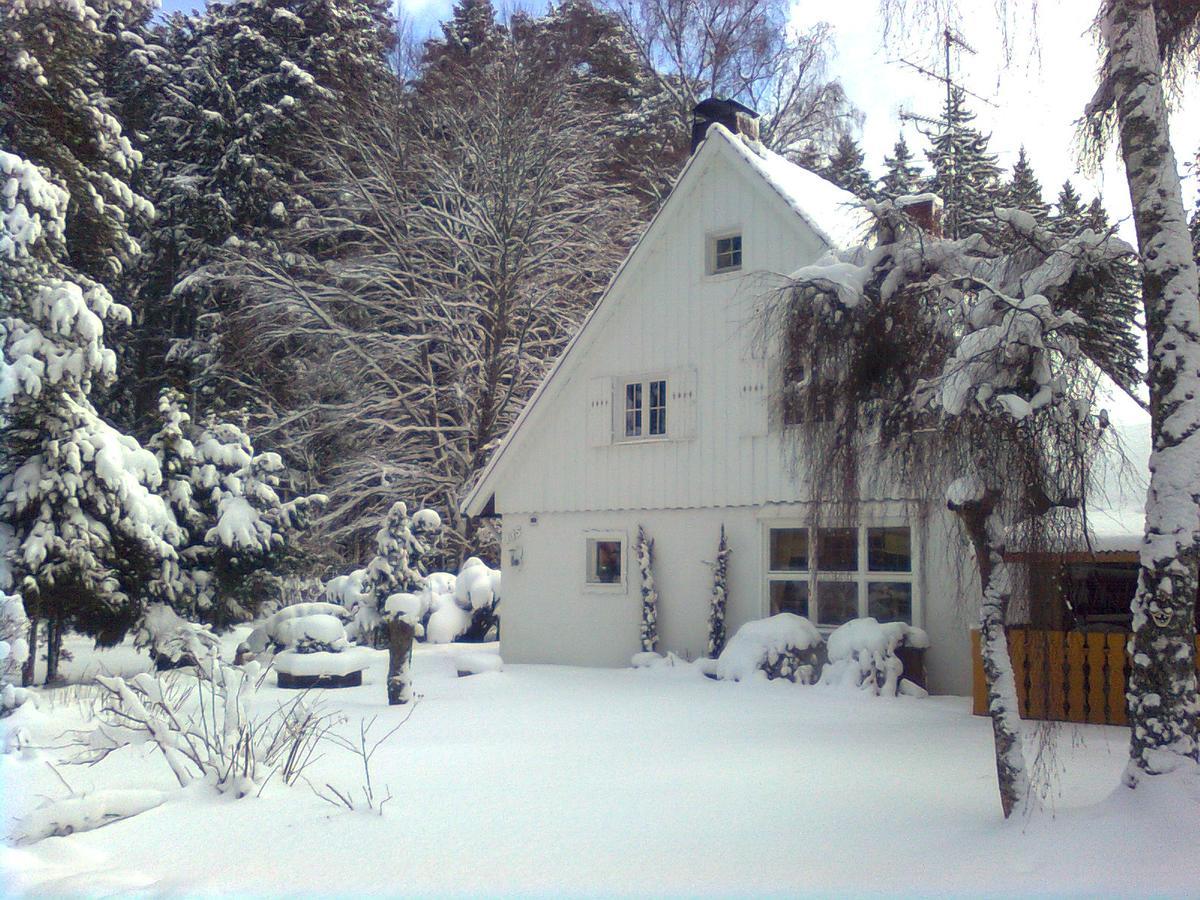 フロイデンシュタットGaestezimmer Im Haus Am Waldアパートメント エクステリア 写真